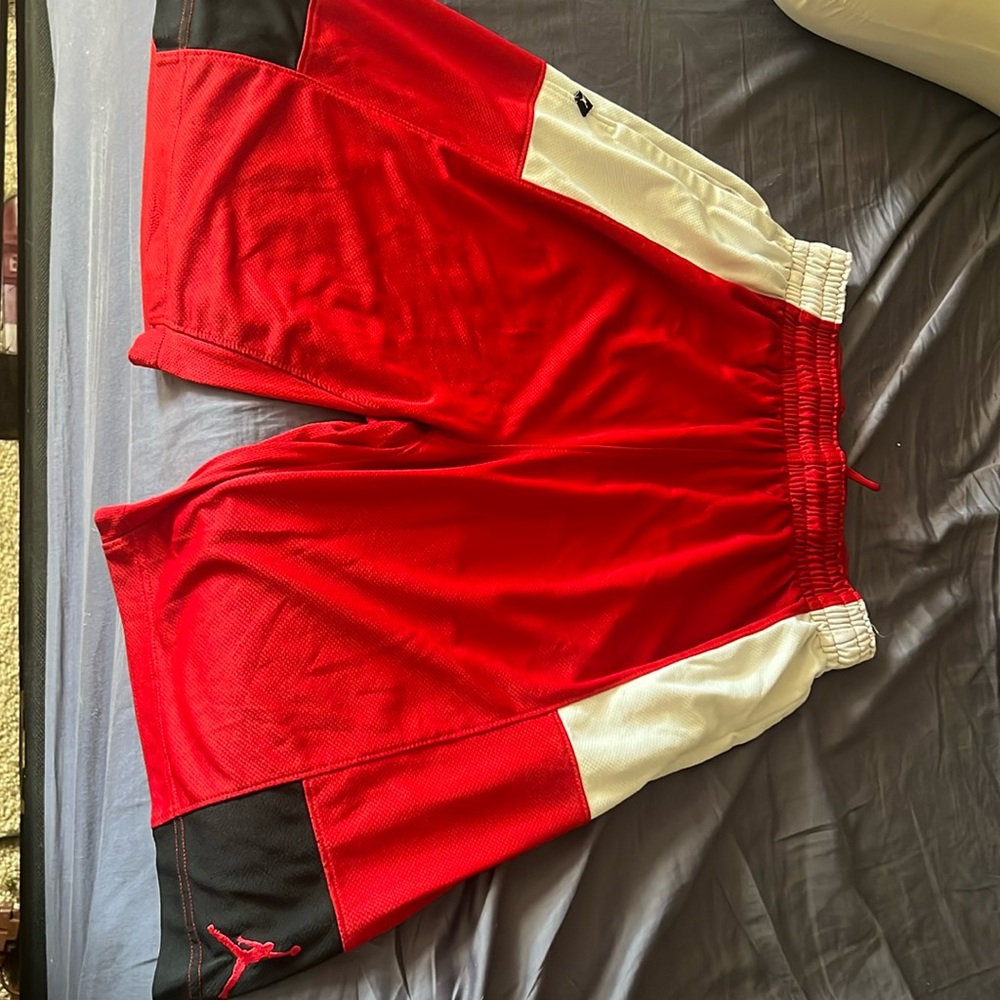 LARGE JORDAN BASKETBALL SHORTS